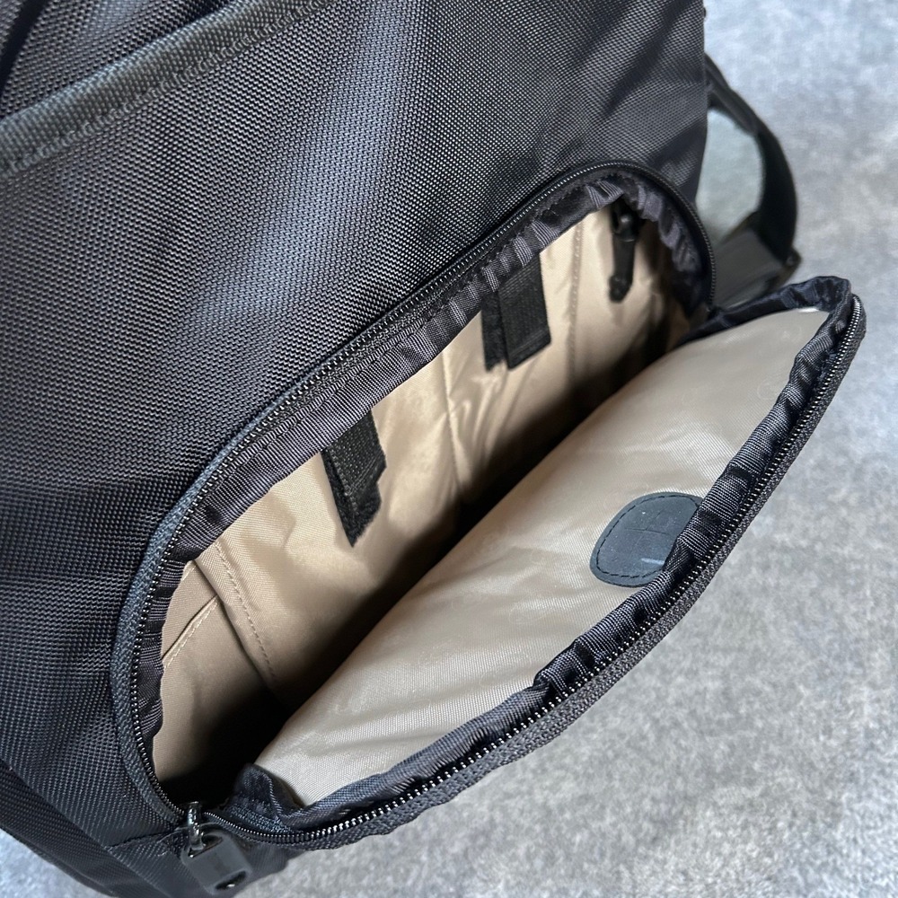 Pacsafe Messenger Bag Black Anti-Theft Crossbody Travel Shoulder Bag - Picture 9 of 16